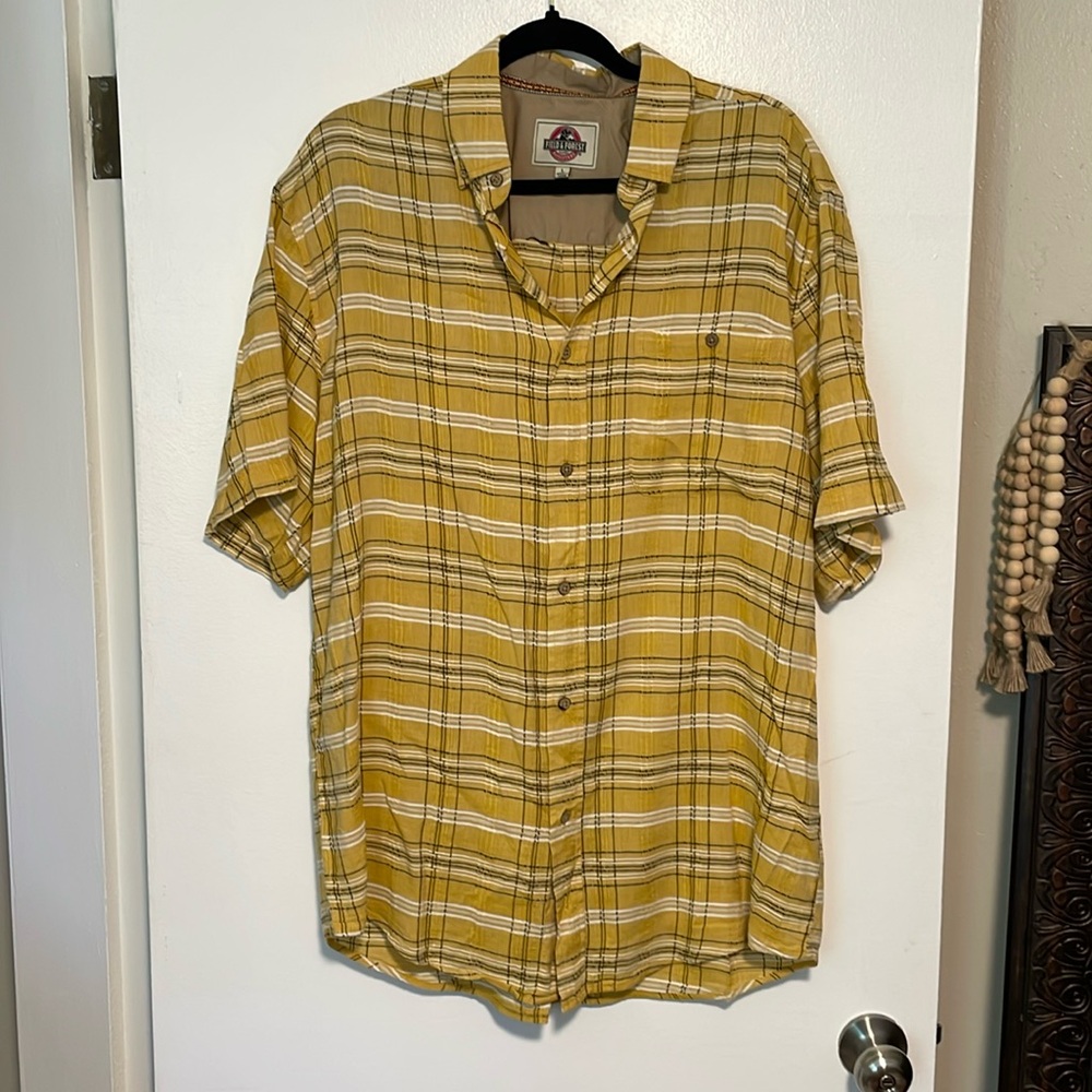 NWT Field & Forest Button Down Shirt. Large